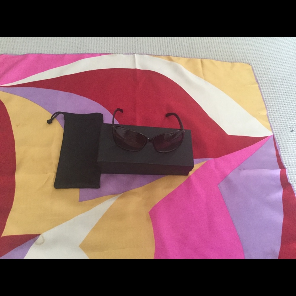 Women brown sunglasses